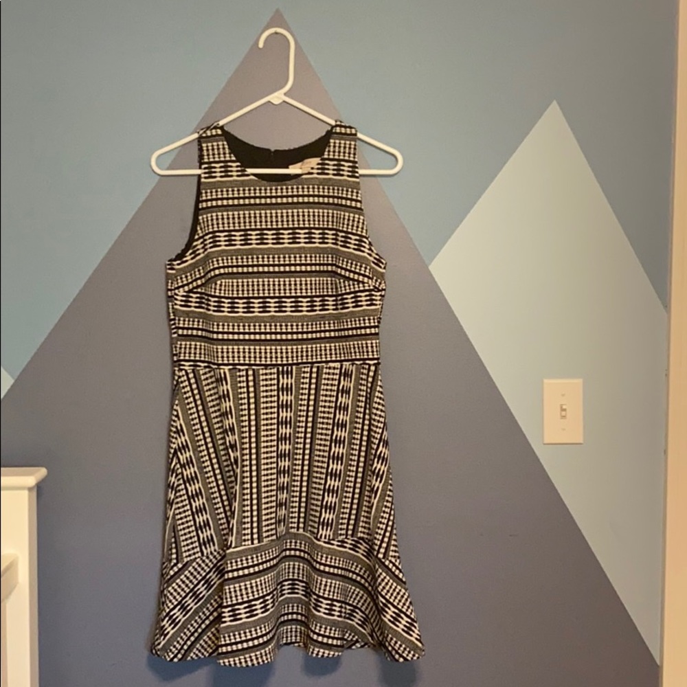 8P LOFT - PETITE GEO TEXTURED FLARE DRESS